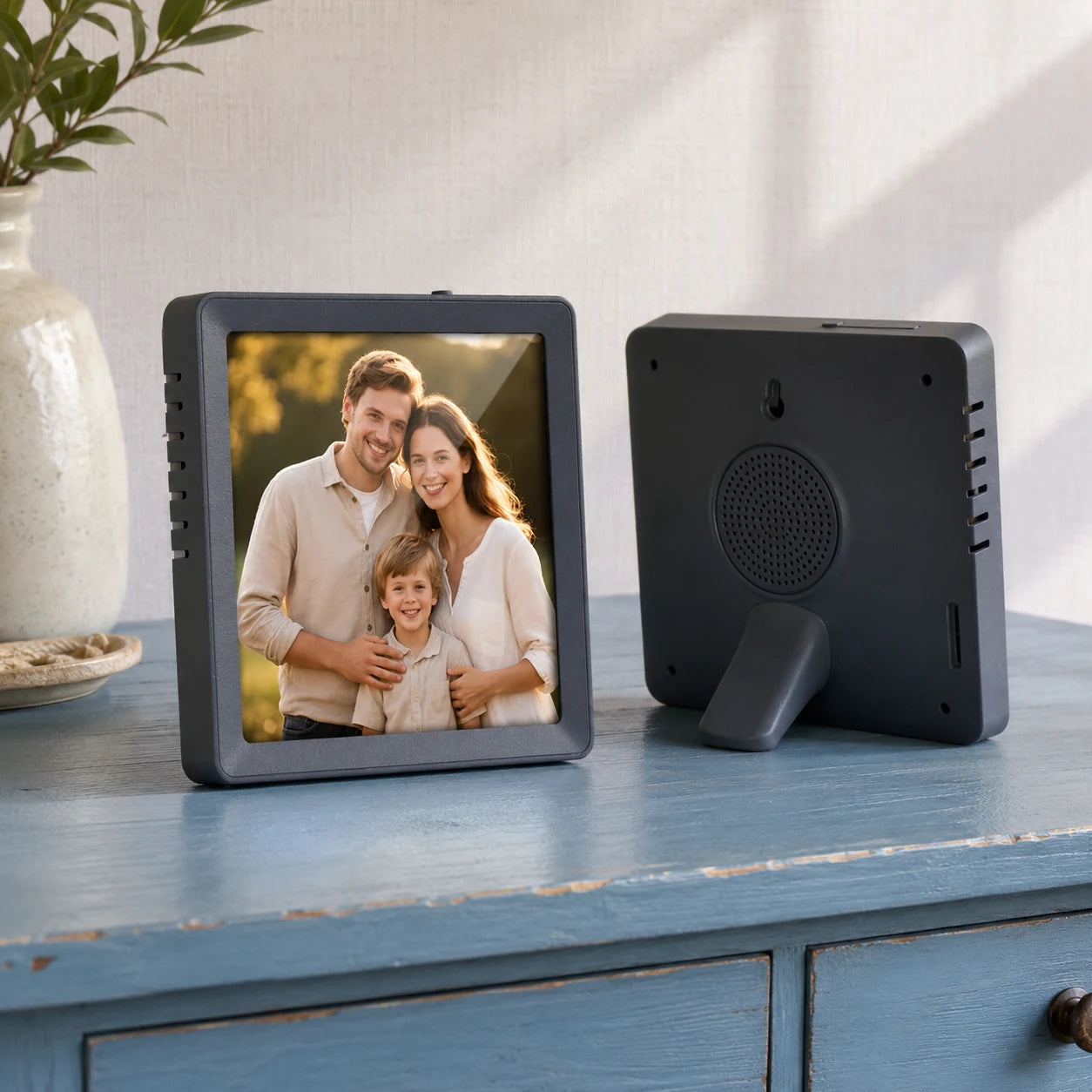 Mini cadre photo numérique 4″ Bluetooth – Gris anthracite — vue produit sur fond blanc — vue 01/07