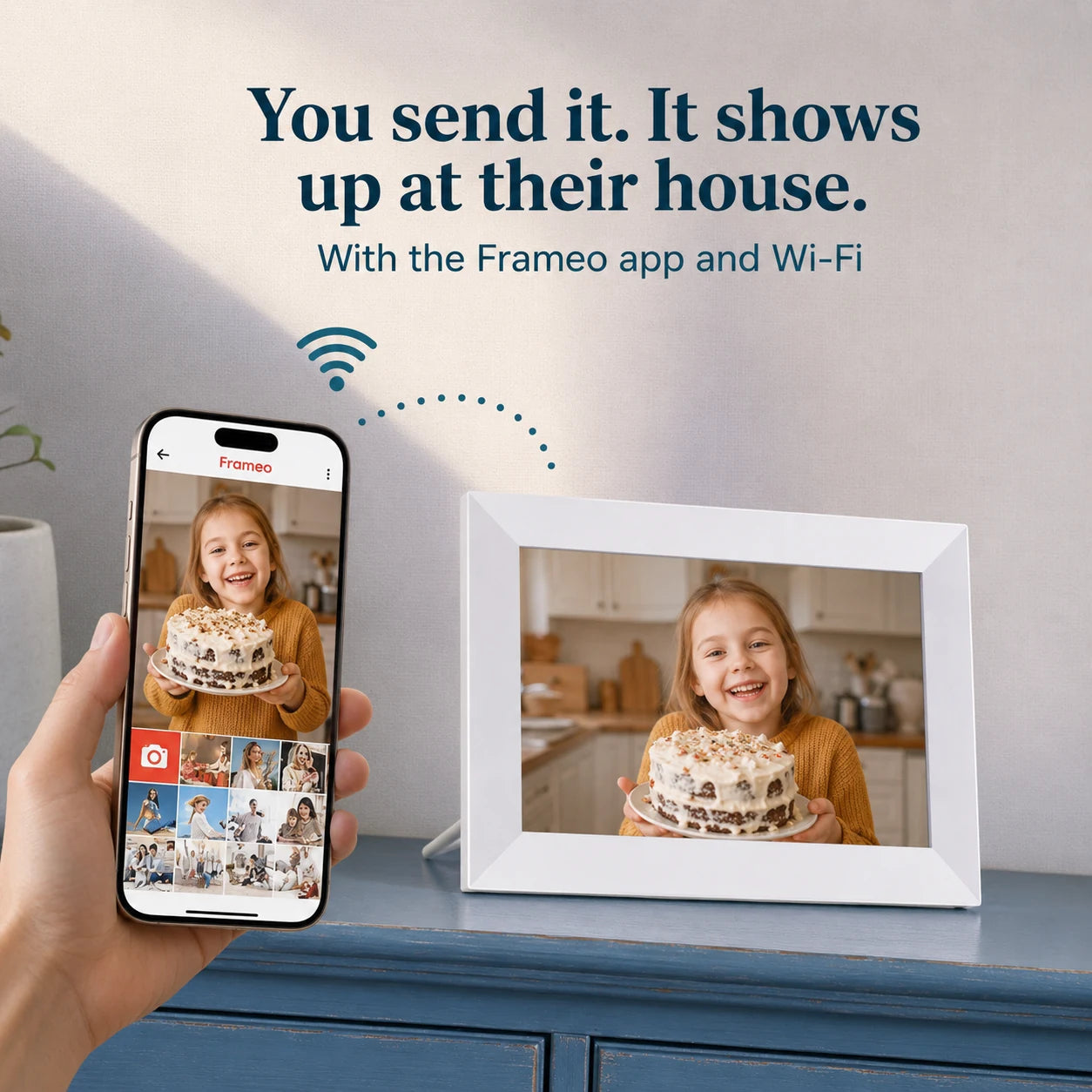 Cadre photo numérique Frameo WiFi 10,1″ – Blanc 64 Go — envoi d'une photo depuis l'application Frameo — vue 03/07