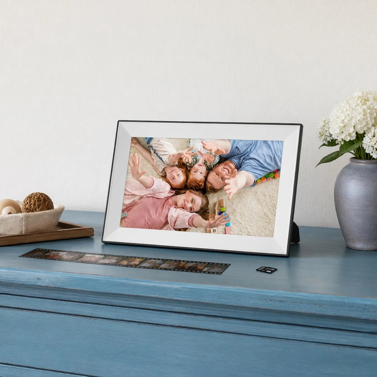 10.1-inch Frameo Digital Photo Frame, White 32 GB — key features — image 5 of 7