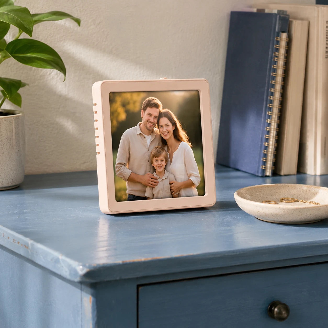 Mini cadre photo numérique 4″ Bluetooth – Rose poudré — photos locales sur carte TF et musique transmise en Bluetooth — vue 03/07