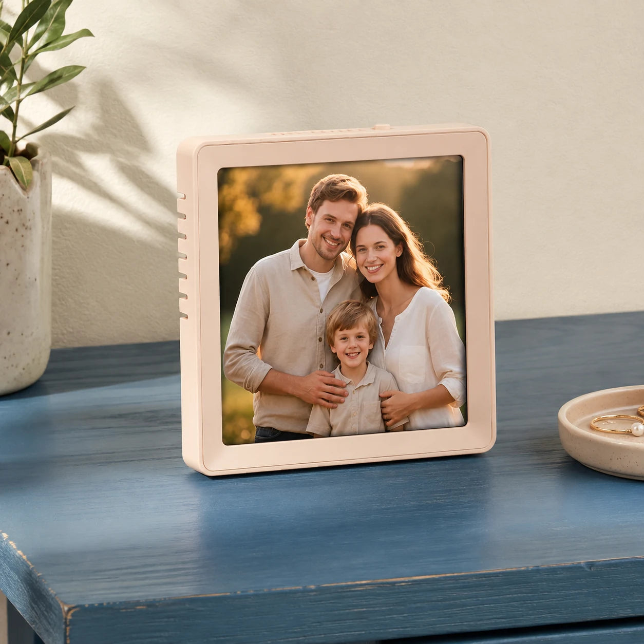 Mini cadre photo numérique 4″ Bluetooth – Rose poudré — petit cadeau souvenir prêt à offrir — vue 07/07
